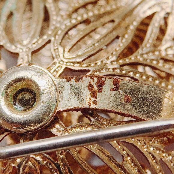 Vintage Mid Century Red Enamel Flower Brooch Aurora Borealis Gold Tone Pin 1960s - Picture 9 of 9